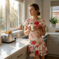 👗 50% DE RÉDUCTION 🌸 Robe élégante à imprimé floral & jupe à volants – Légère & romantique – Parfaite pour l’été, les garden-parties ou un look féminin au quotidien ✨